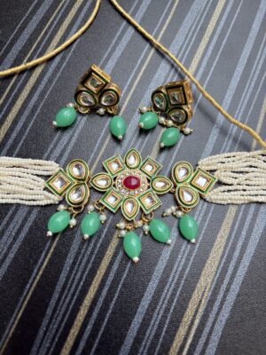 Traditional Bridal Kundan Choker Set with Pearl